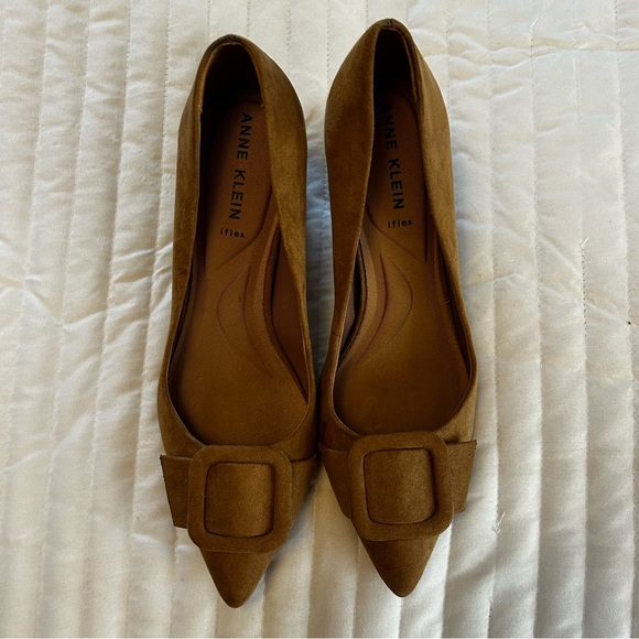 Anne Klein Tan Pumps - Picture 6 of 6